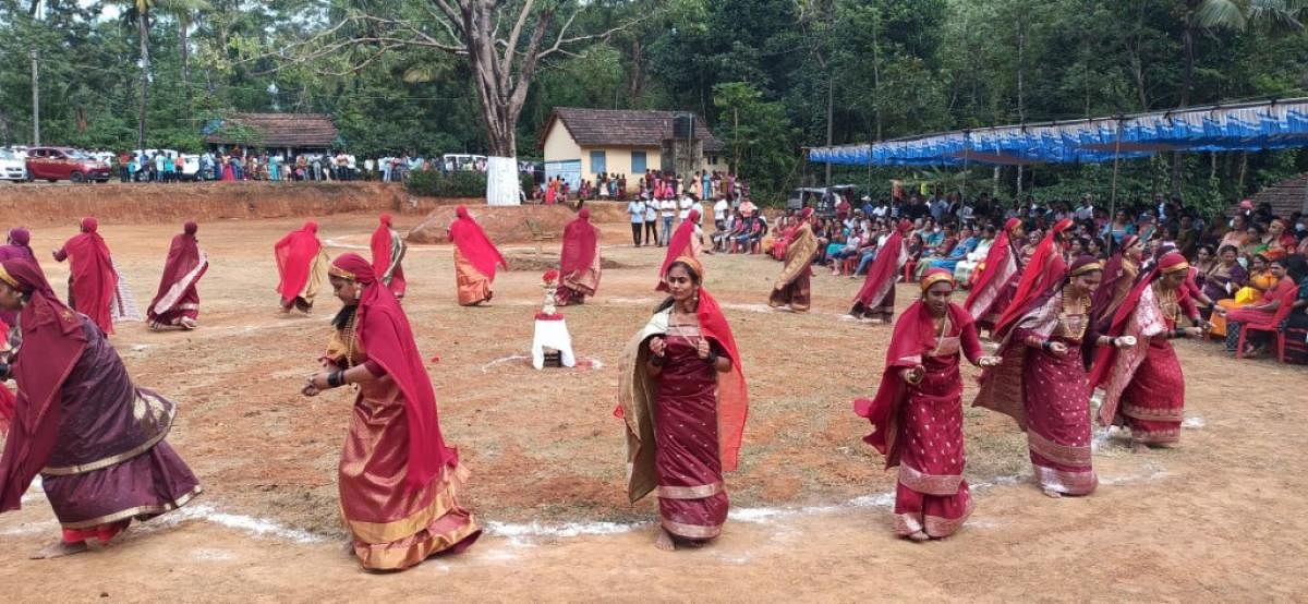 Women perform Ummathat during Oor Mand at Nalkeri.