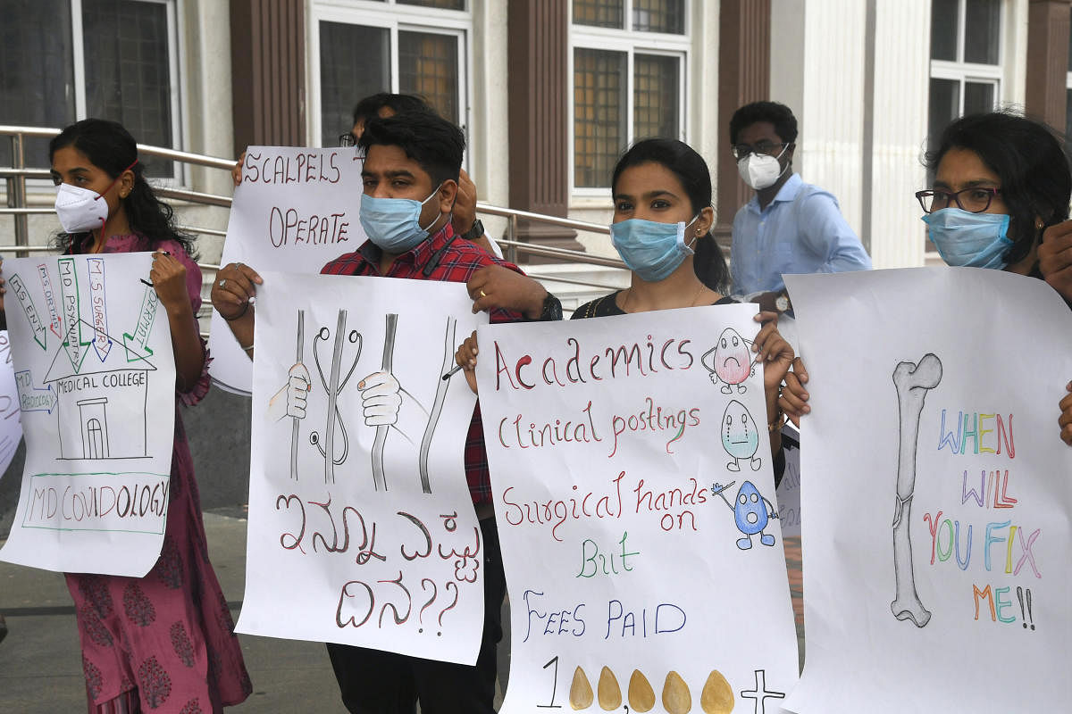 Resident doctors stage a protest at the Bengaluru Medical College on Monday. DH Photo/S K Dinesh
