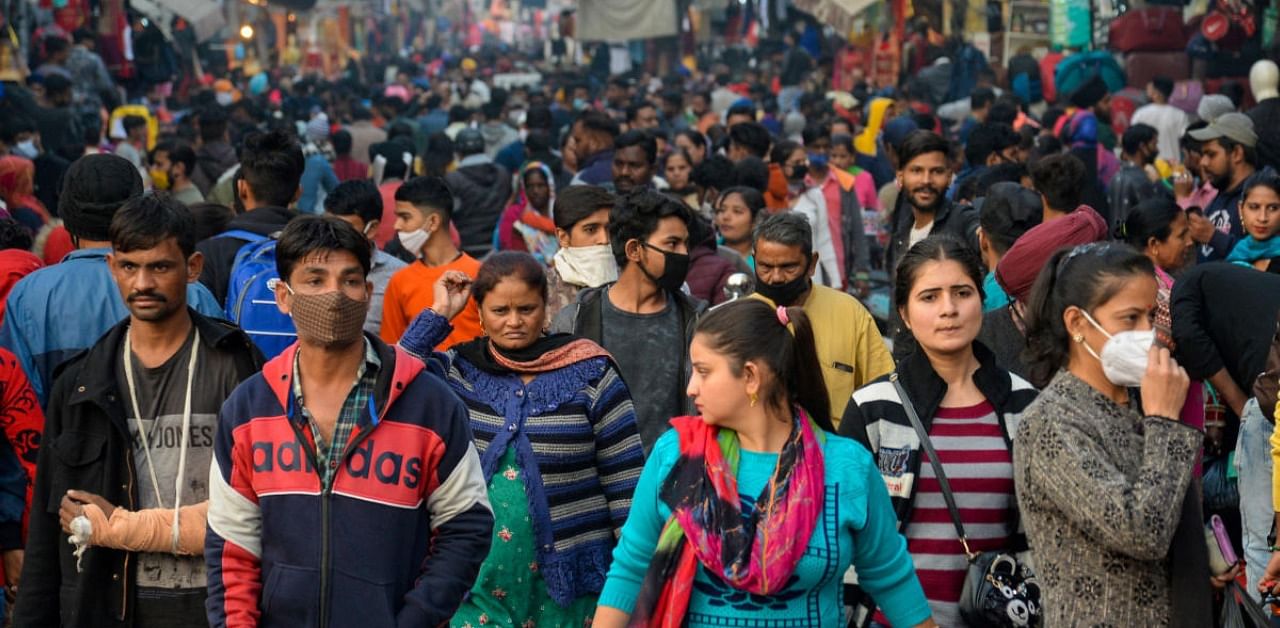 Crowd of people at a market amid coronavirus pandemic, in Jalandhar, Sunday, Dec. 6, 2020. Credit: PTI Photo