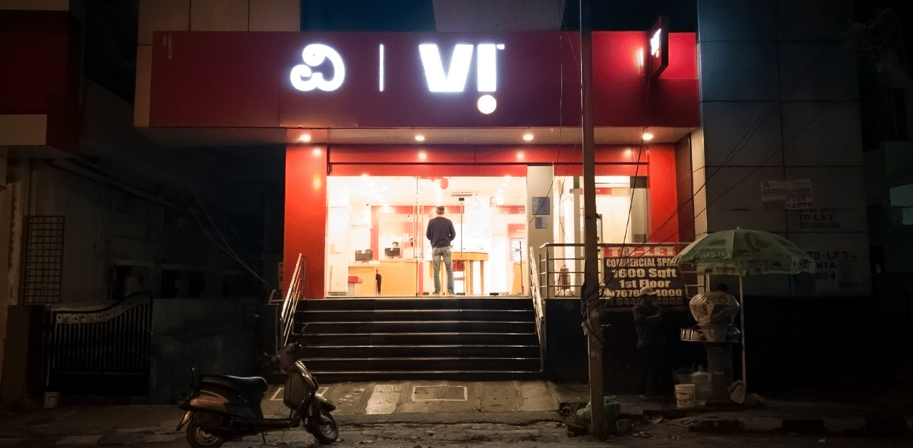 Storefront of Vi after rebranding from Vodafone Idea. Credit: DH Web Desk Photo/Akash Sriram