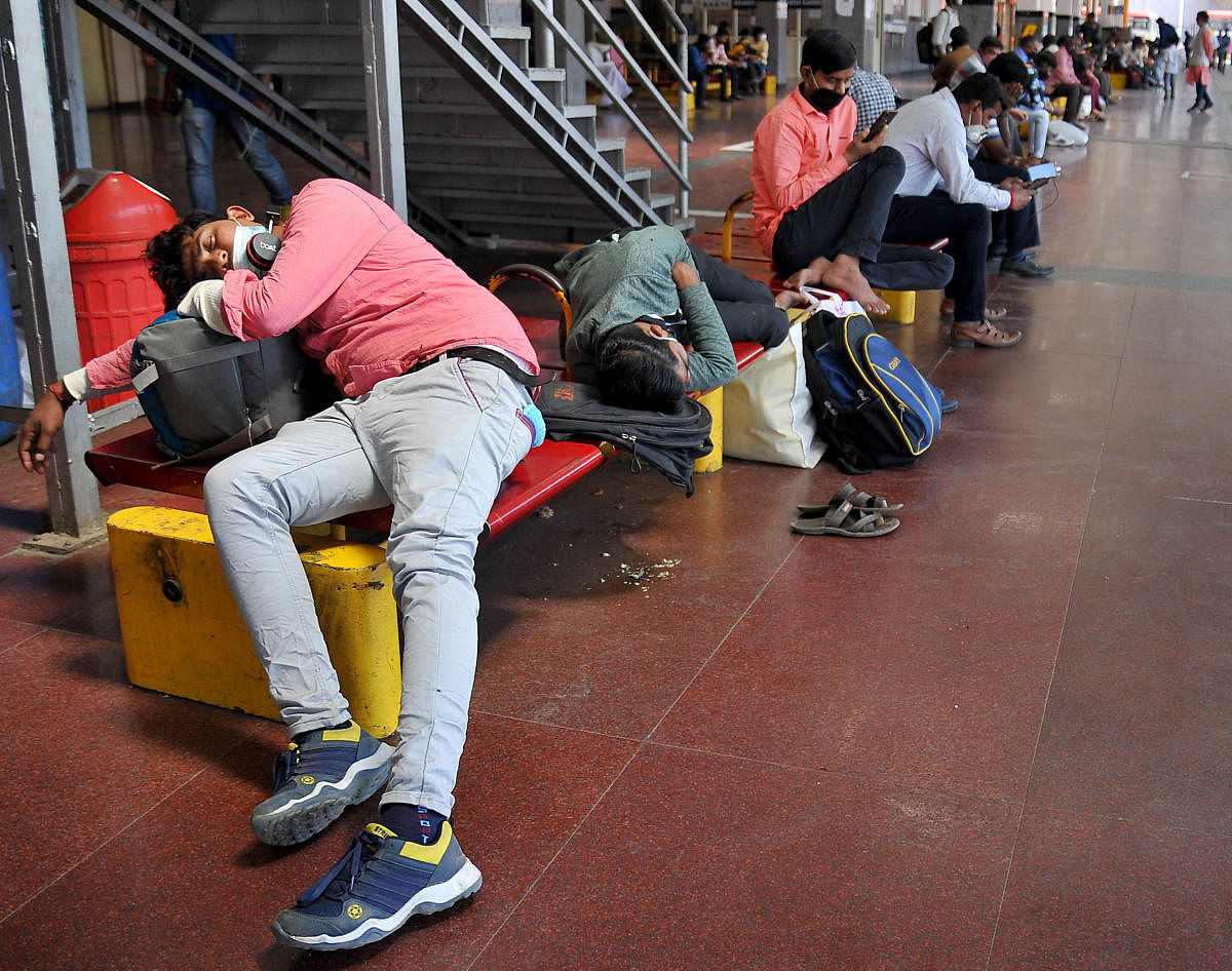 Commuters were stranded at bus stands in Majestic due to the strike in Bengaluru on Friday. DH Photo/Pushkar V