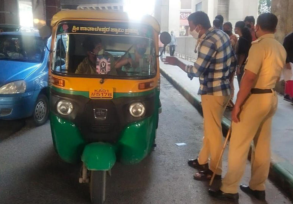 City police warn auto drivers demaning extra fare and refusing to ply. Credit: Special Arrangement