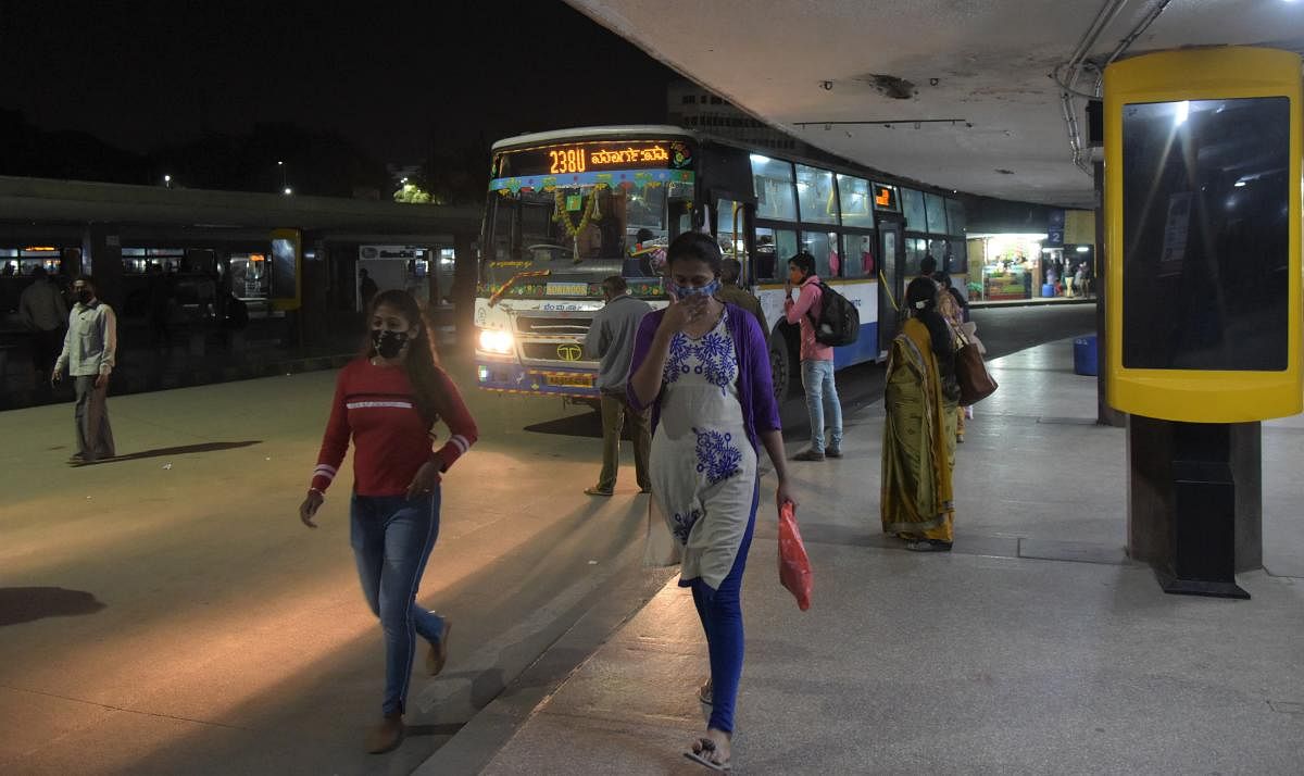 Passengers at the BMTC bus stand in Bengaluru on Monday. Credit: DH Photo/B H Shivakumar
