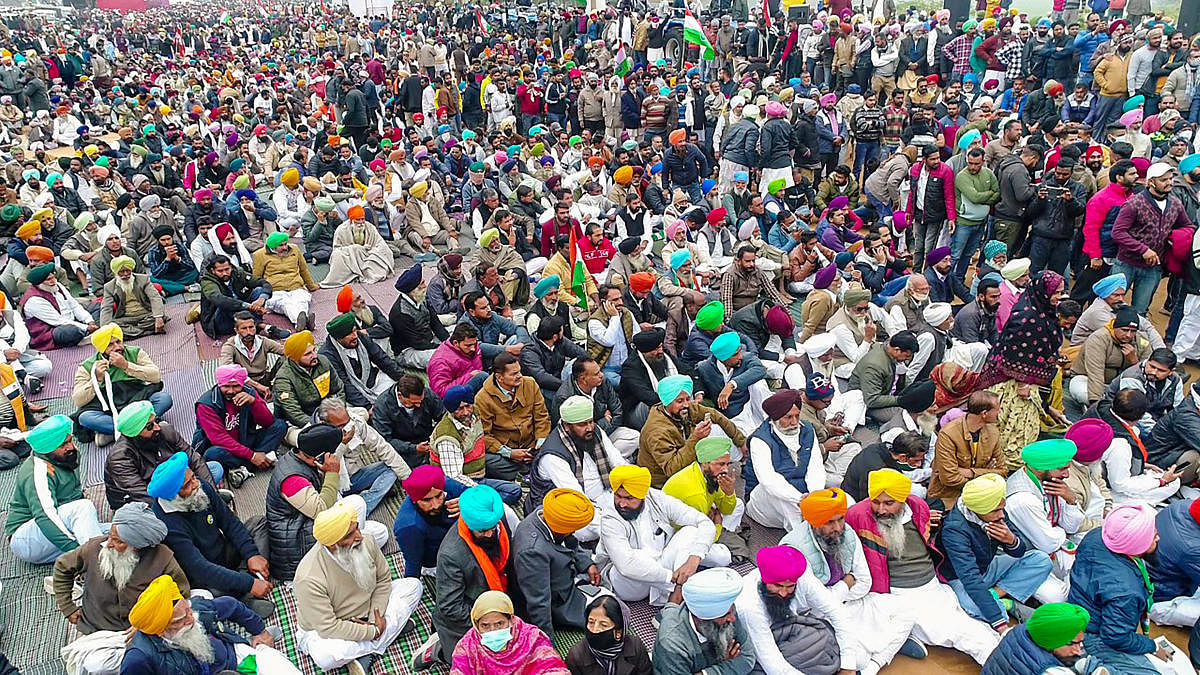 Punjab Pradesh Congress President Sunil Jakhar, Education Minister Vijay Inder Singla, MLA Madan Lal Jalalpur, and other party workers during a protest against the Center's new farm laws at Shambhu border in Patiala District, Monday, Dec. 14, 2020. Credit: PTI Photo
