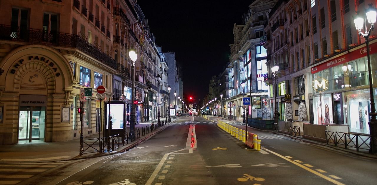 A view shows the deserted Rue de Rivoli in Paris during a nationwide curfew, from 8 p.m. to 6 a.m., due to restrictions against the spread of the coronavirus disease in France, December 15, 2020. Credit: Reuters Photo/Gonzalo Fuentes