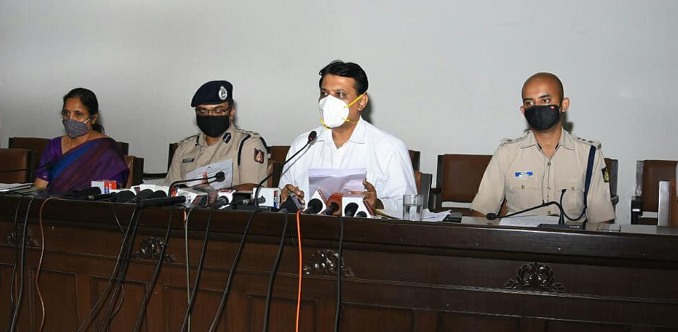 MG-20200924-WA0091.jpg  Deputy Commissioner B Sharat addresses press at Zilla Panchayat auditorium, in Mysuru. Credit: DH Photo