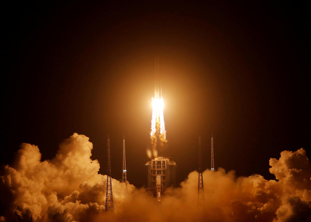  The Long March-5 Y5 rocket, carrying the Chang'e-5 lunar probe, takes off from Wenchang Space Launch Center, in Wenchang, Hainan province, China November 24, 2020. Credit: Reuters Photo
