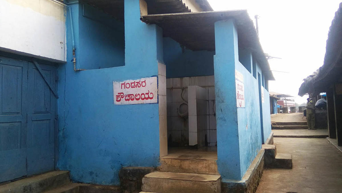 A terrible stench emanates from the toilet behind Suntikoppa Gram Panchayat.