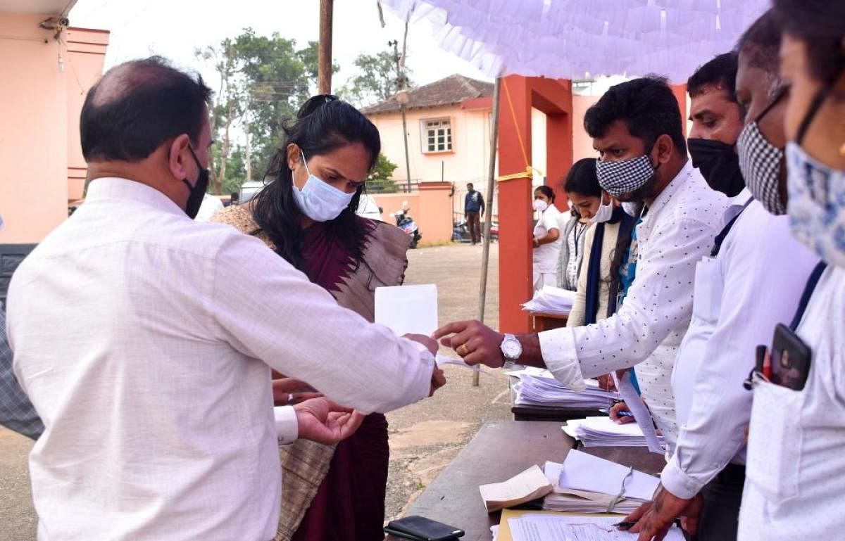 Deputy Commissioner Annies Kanmani Joy visited St Joseph School in Madikeri where polling officers underwent training.