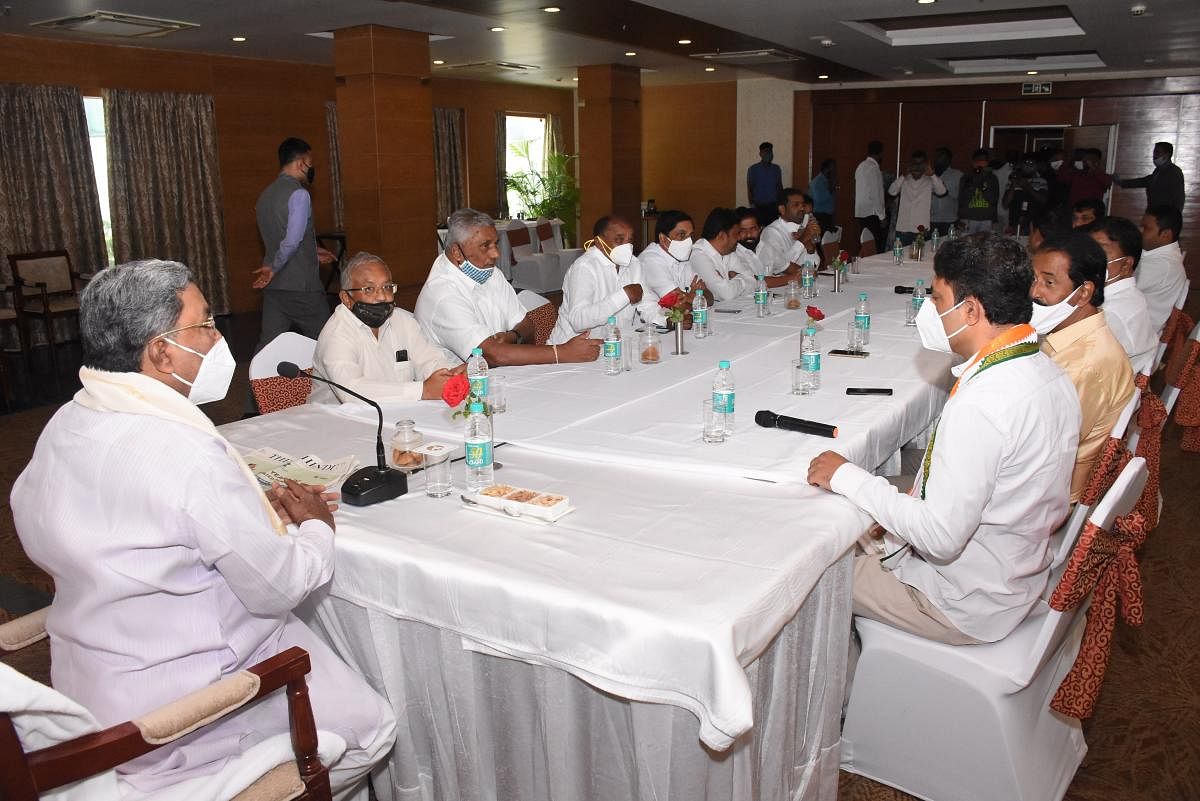 Former chief minister and Opposition Leader Siddaramaiah chairs a meeting of Congress leaders of Mysuru and Chamarajanagar districts at a private hotel, in Mysuru, on Saturday.