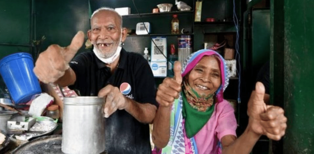 80-year-old Kanta Prasad and Badami Devi, couple and co-owners of 'Baba Ka Dhaba', pose for photographs at their eatery. Credit: PTI 