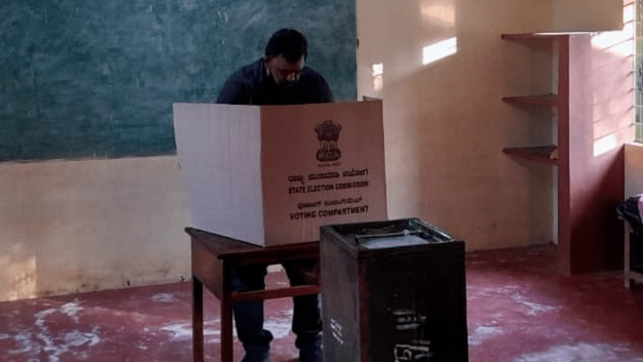 MLA Belli Prakash exercising his franchise at a polling booth at Kundoor. Credit: DH photo