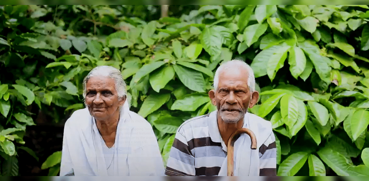 The two, aged around 90 and 85 respectively, who are still involved in farming activities, shared their concerns over the falling prices of agriculture commodities and how it was affecting their livelihood. Credit: Twitter/@RGWayanadOffice