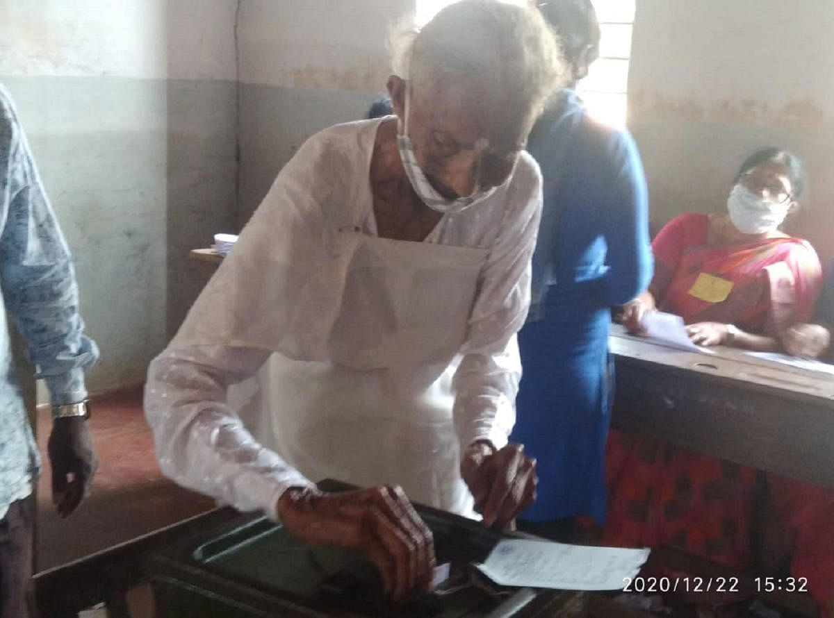 104-year-old Mukkatira Subbavva cast her vote in Kirundadu village on Tuesday.