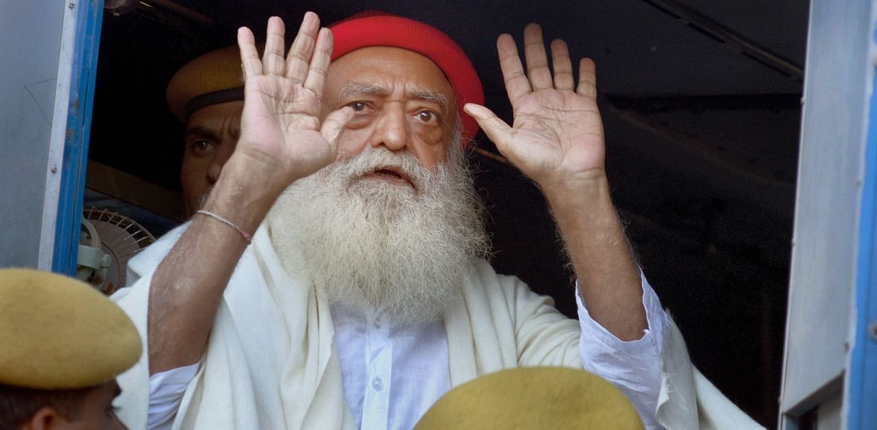 File photo of Asaram Bapu after being produced at the sessions court in Jodhpur, November 30, 2013. Credit: PTI Photo
