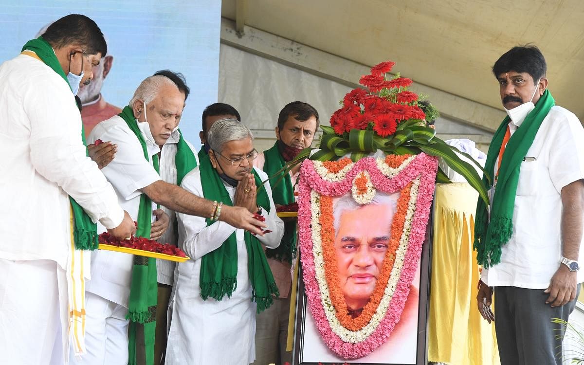 Chief Minister B S Yediyurappa pays floral tributes on the anniversary of former prime minister Atal Bihari Vajpayee in Bengaluru on Friday. The day is observed as Kisan Samman Diwas. DH Photo/B H Shivakumar