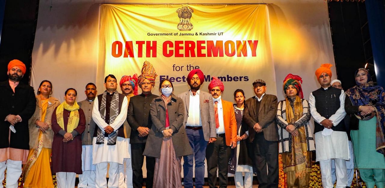 Jammu Deputy Commissioner Sushma Chauhan with the newly elected DDC councillors, Sarpanchs and Panchs during their oath taking ceremony. Credit: PTI.
