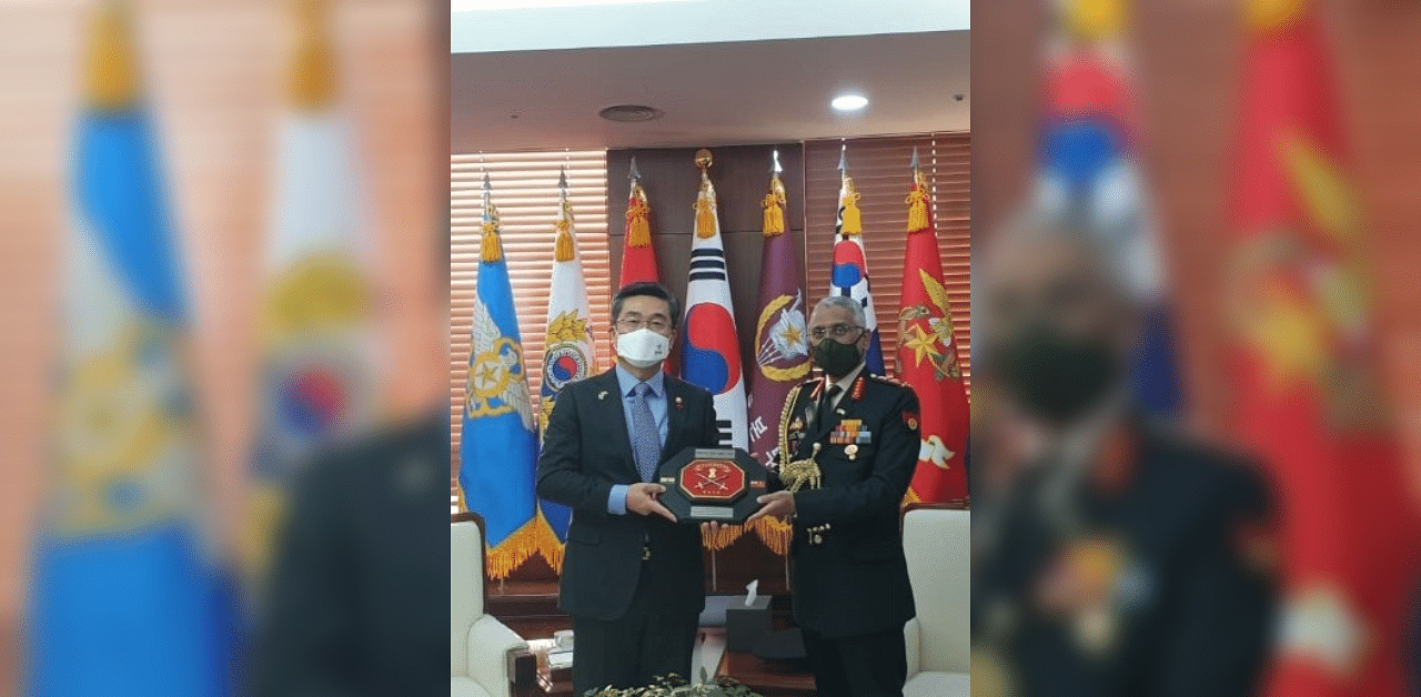 In Seoul, Gen Naravane interacted with Minister of National Defence Suh Wook. Credit: Twitter/adgpi