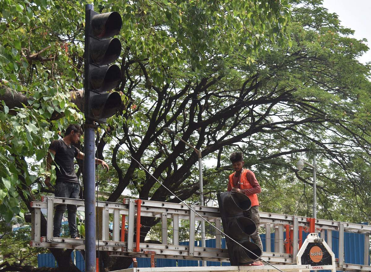The new traffic management system will synchonise traffic in the core areas of Bengaluru. Credit: DH Photo