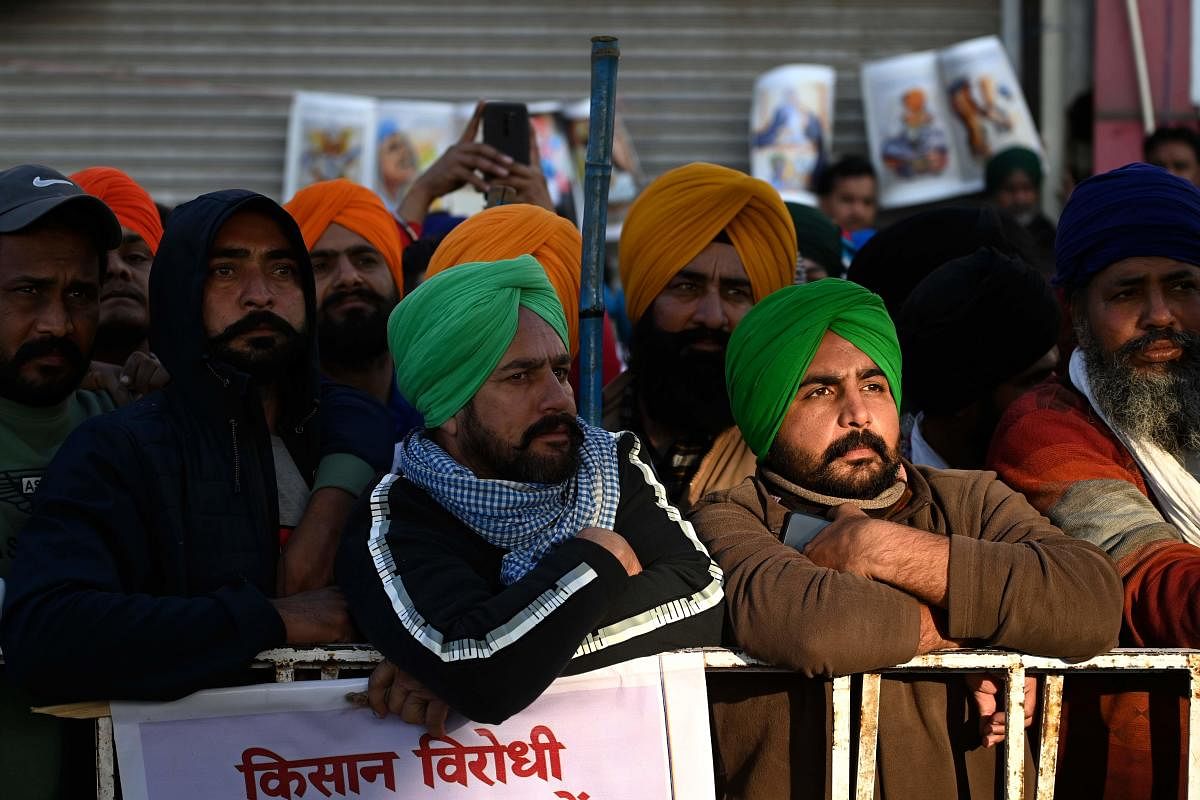 Farmers take part in a demonstration against the central government's recent agricultural reforms while blocking a highway at the Delhi-Haryana state border in Singhu on December 29, 2020. (Photo by Sajjad HUSSAIN / AFP)