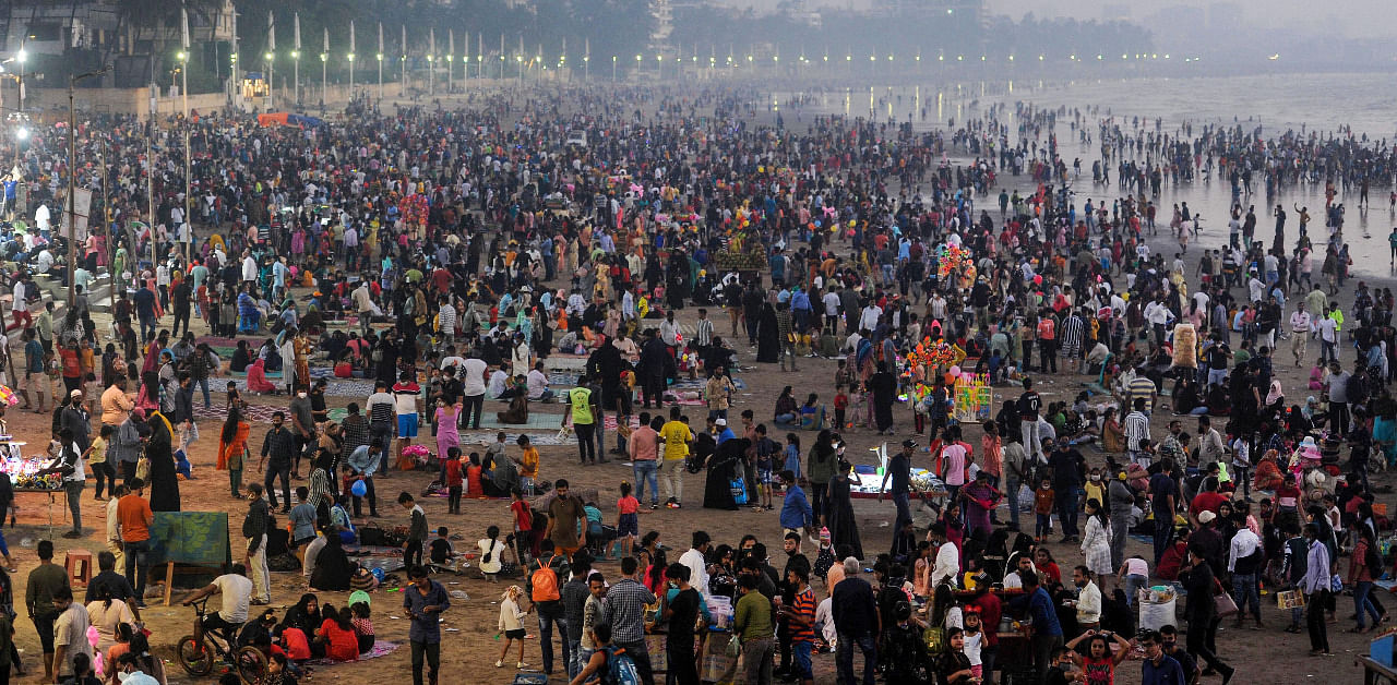 People, not adhering to social distancing norms, visit Juhu Chowpatty amid the coronavirus pandemic, in Mumbai. Credit: PTI Photo