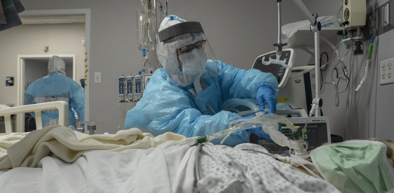 Medical staff member Mantra Nguyen sets up a ventilator for a patient in the Covid-19 intensive care unit (ICU) at the United Memorial Medical Center in Houston, Texas. Credit: AFP