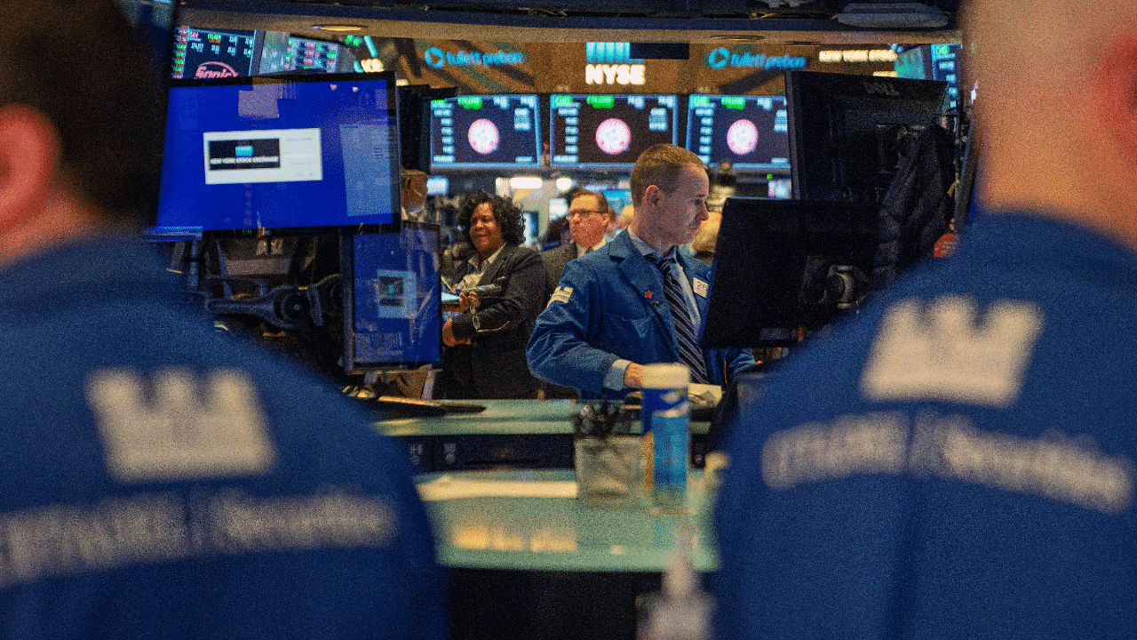 Traders working the floor of the New York Stock Exchange (NYSE). Credit: AFP Photo