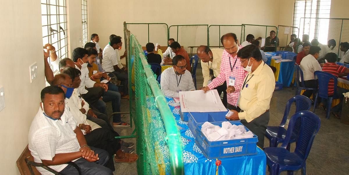 The officials count votes polled in Gram Panchayat election on Wednesday. DH PHOTO