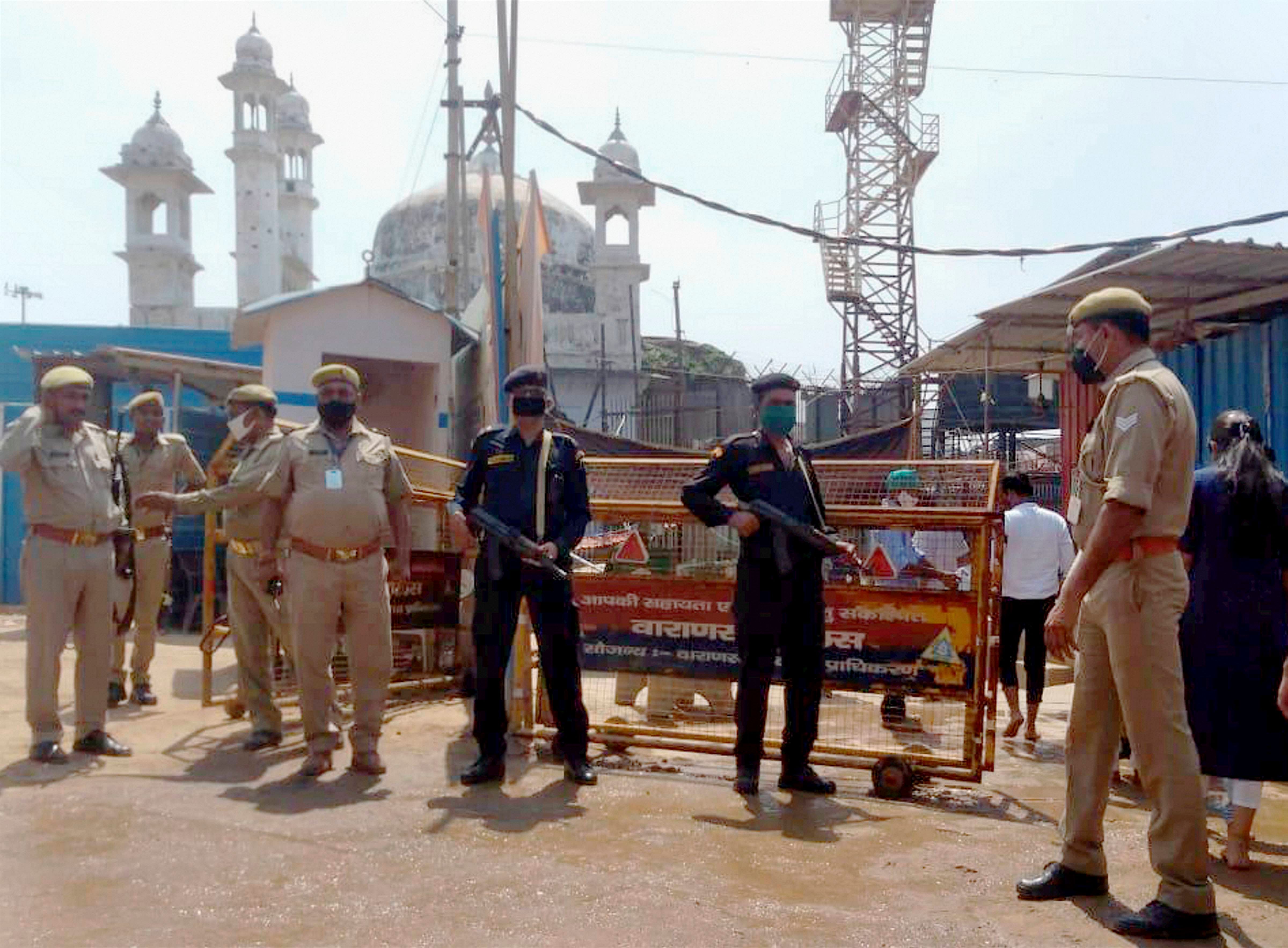 Enhanced security outside Kashi Vishwanath temple and Gyanvapi mosque after the verdict on Babri mosque demolition case by the special CBI court, in Varanasi, Wednesday, Sept. 30, 2020. Credit: PTI Photo