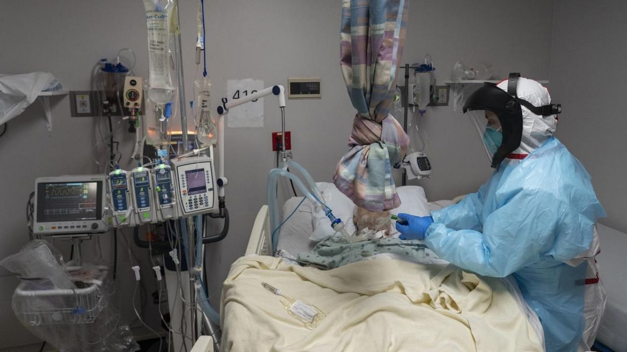 Medical staff member Gabriel Cervera Rodriguez treats a patient in the Covid-19 intensive care unit (ICU) on New Year's Eve at the United Memorial Medical Center in Houston. Credit: AFP/Go Nakamura/Getty.