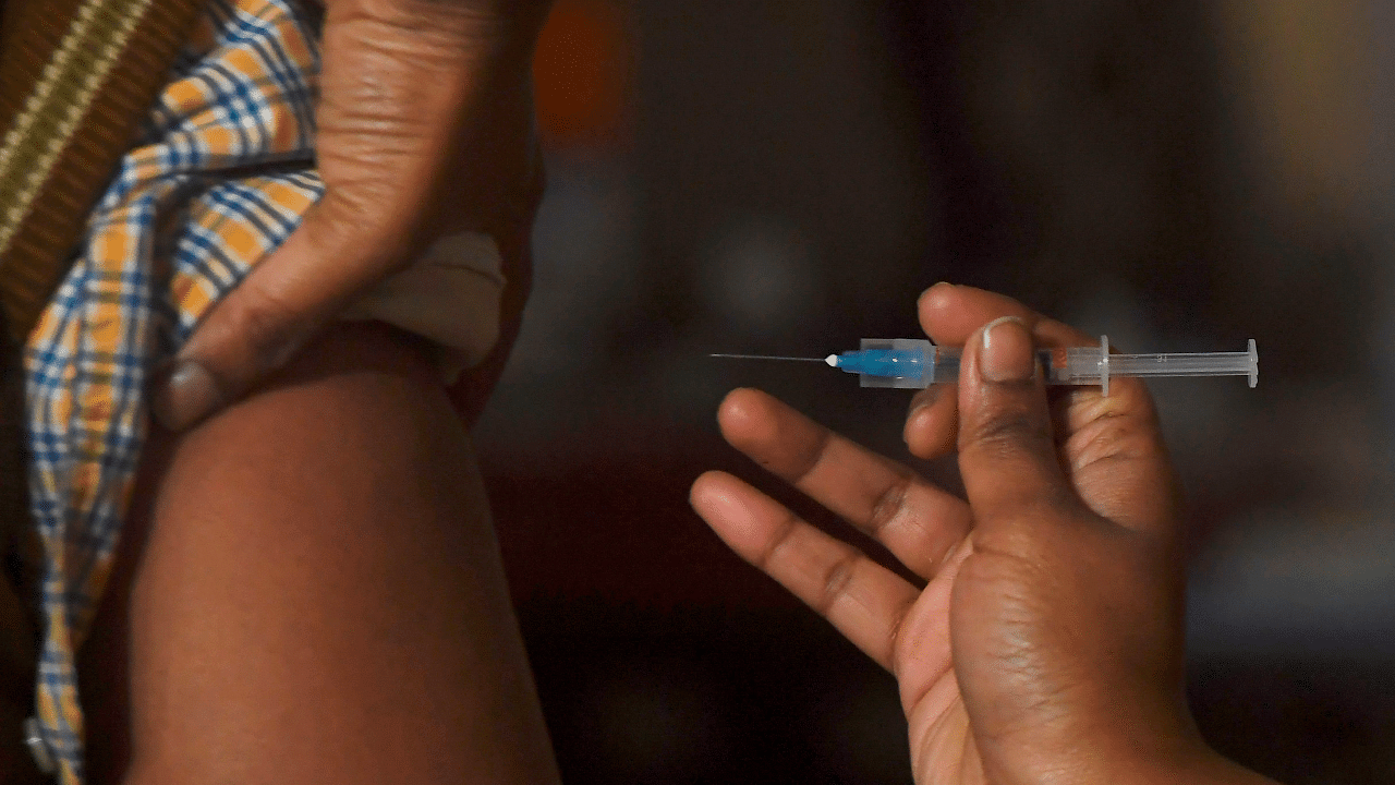 A health official (L) prepares to administer a vaccine during a dry run or a mock drill for Covid-19 vaccine. Credit: AFP Photo