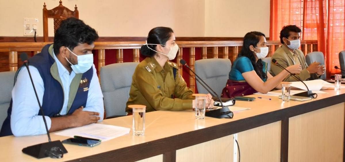 Deputy Commissioner Annies Kanmani Joy urged officials to remain vigilant against bird flu disease, while presiding over a meeting held in DC Hall in Madikeri, on Tuesday. Credit: DH.