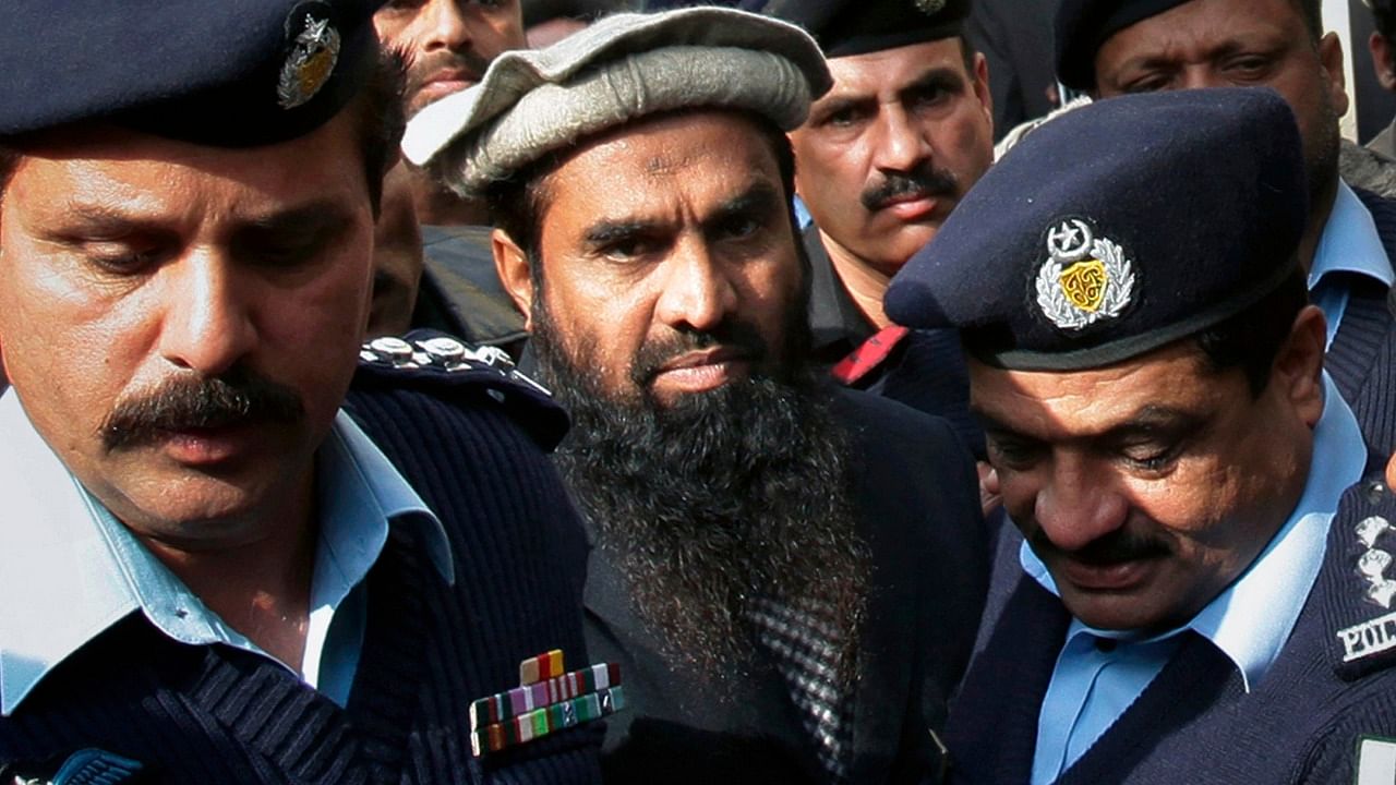 Pakistani police officers escort Zaki ur Rehman Lakhvi, center, the main suspect of the Mumbai terror attacks in 2008. Credit: AP/PTI Photo