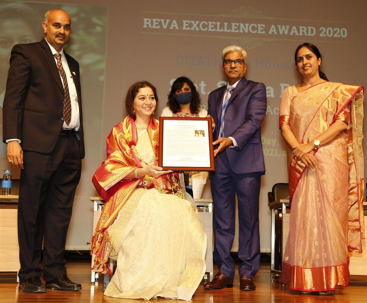   Reva University Chancellor Dr P Shyama Raju felicitating Sudha Rani and other distinguished personalities with Life Time achievement and excellence awards. Credit: DH.
