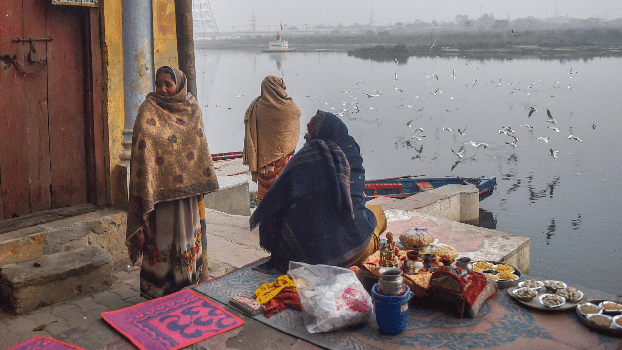 Women wearing warm clothes seen at the bank of Yamuna River, during a cold winter morning, in New Delhi. Credit: PTI File Photo