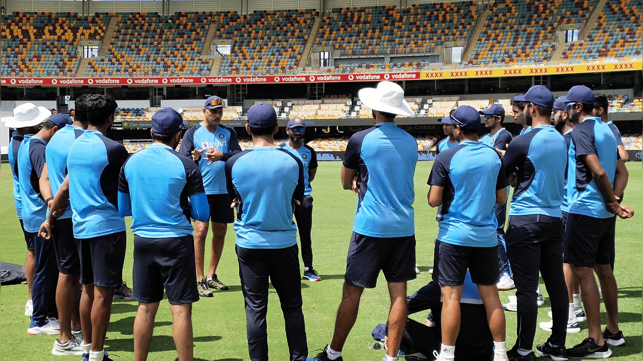 Head coach Ravi Shastri, who was keeping a tab on the proceedings, addressed the team huddle. Credit: Twitter/@BCCI