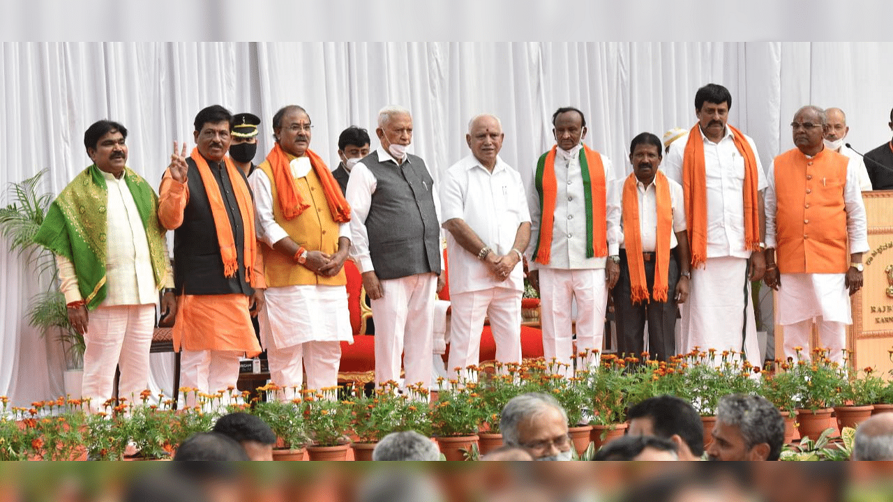 The newly inducted ministers along with Karnataka CM BS Yediyurappa and Governor Vajubhai Vala. Credit: DH Photo