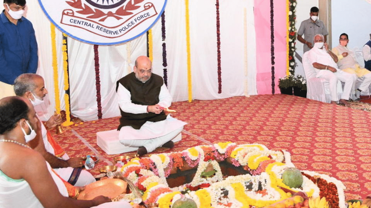 Union Home Minister Amit Shah performs Bhoomi puja for the Rapid Action Force unit in Bhadravathi, Shivamogga district, on Saturday. Chief Minister B S Yediyurappa, Union Parliamentary Affairs Minister Pralhad Joshi, Deputy Chief Minister Govind Karjol and RDPR Minister K S Eshwarappa look on. DH PHOTO