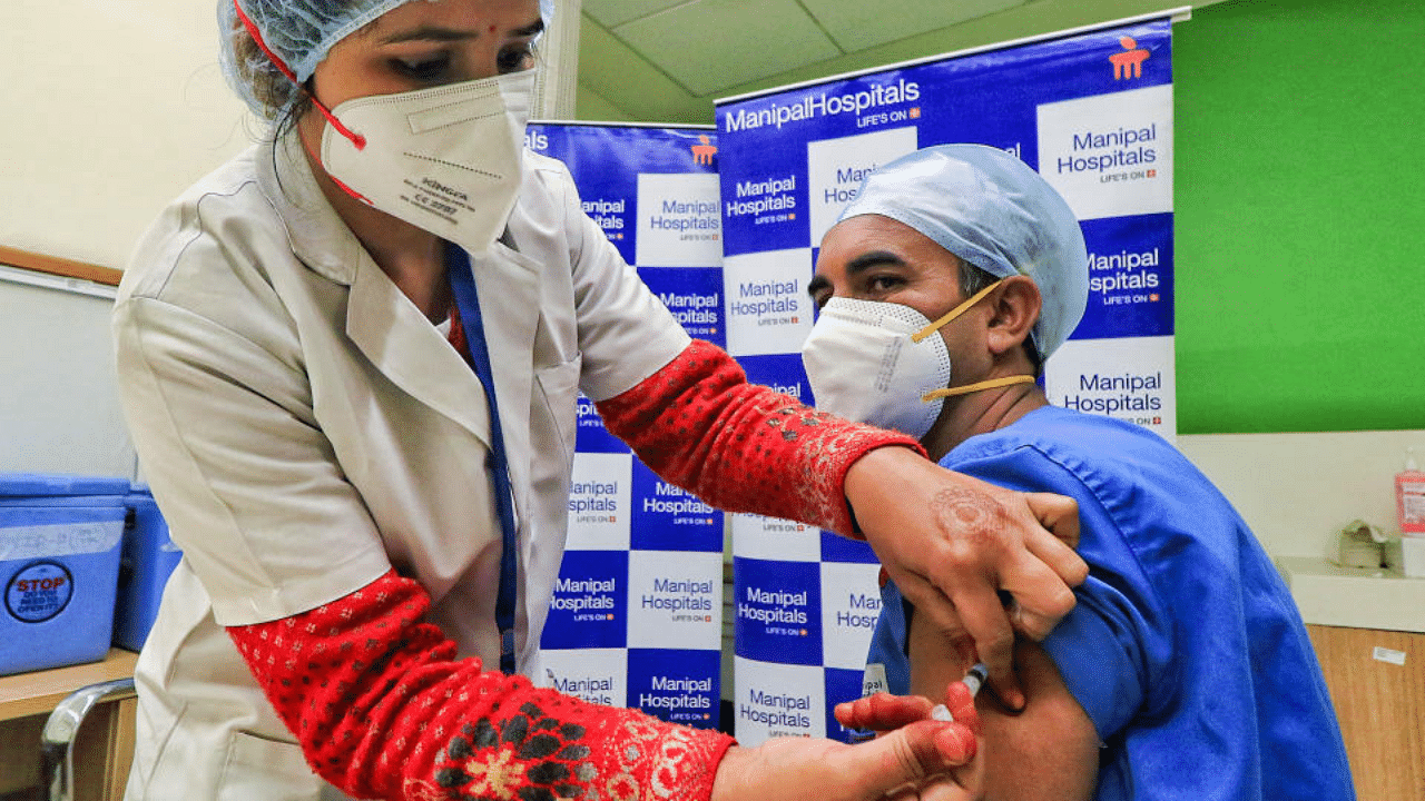  A medic administers the first dose of Covishield vaccine to a frontline worker, after the virtual launch of the vaccination drive by Prime Minister Narendra Modi, at Manipal Hospital in Jaipur, Saturday, Jan. 16, 2021. Credit: PTI Photo