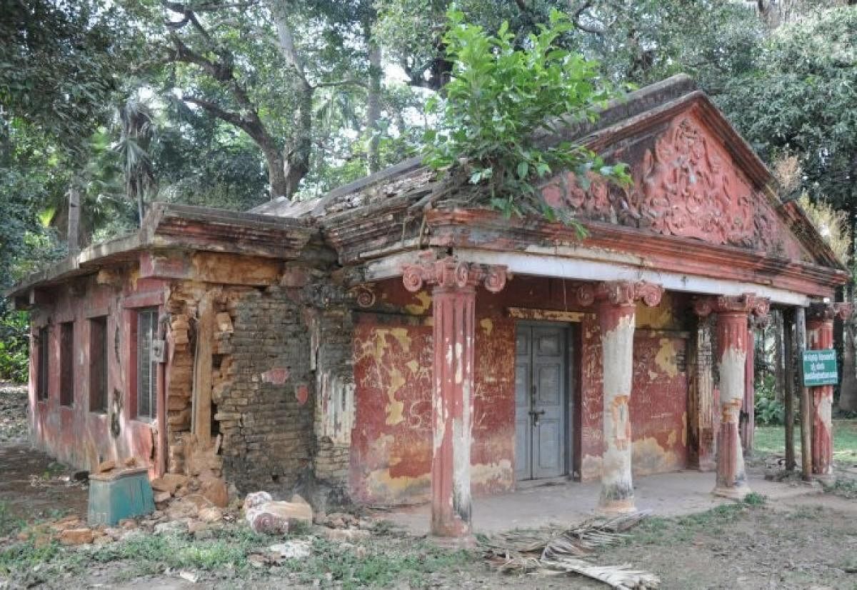 Authorities demolished Krumbiegel Hall, the historic building inside Lalbagh, claiming that it was beyond repair. DH FILE PHOTO