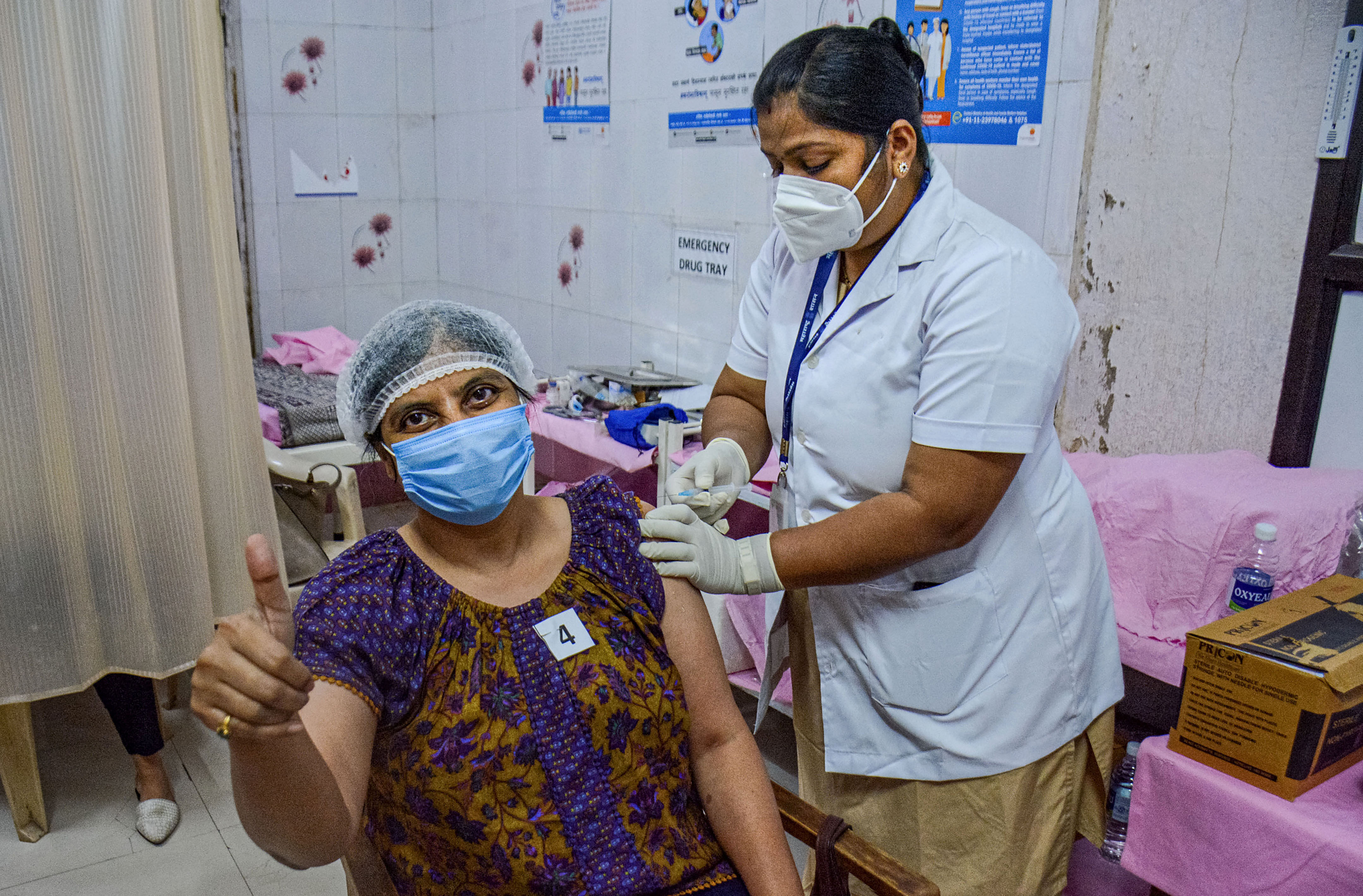 A medic administers the first dose of Covishield vaccine to a frontline worker, after the virtual launch of Covid-19 vaccination. Credit: PTI Photo