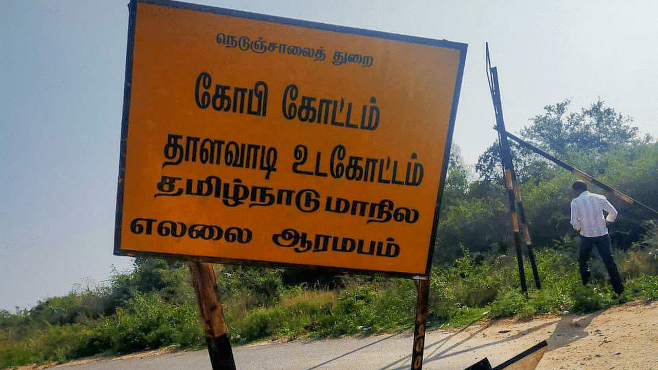 A Tamil Nadu government signboard that was damaged allegedly by Kannada chauvinists, at Thalavadi in Salem, Monday, Jan. 18, 2021. Kannada chauvinists are claiming for the Thalavadi, currently a part of Tamil Nadu. Credit: PTI Photo