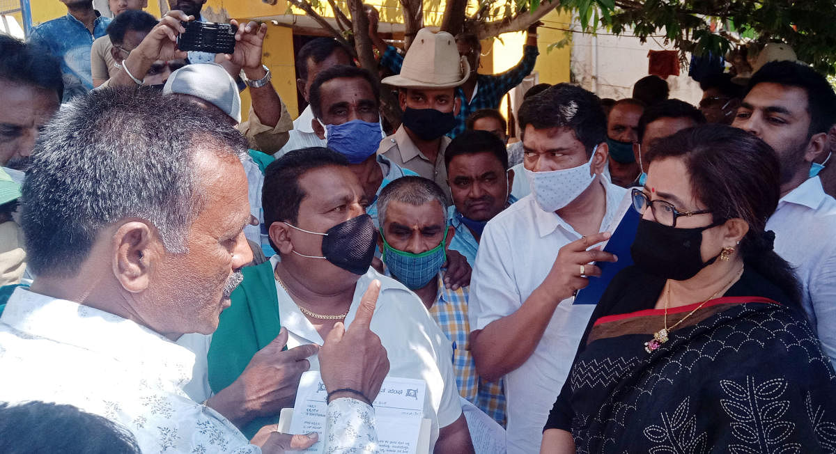 Farmers’ body leaders interact with MP A Sumalatha during her visit to Srirangapatna in Mandya district on Monday.