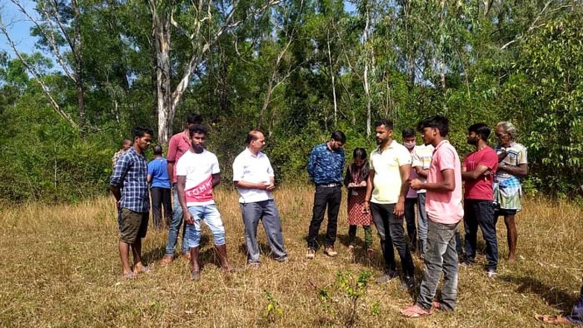Revenue officials earmark land for the last rites of a labourer in Chennapura village near Shanivarasanthe.