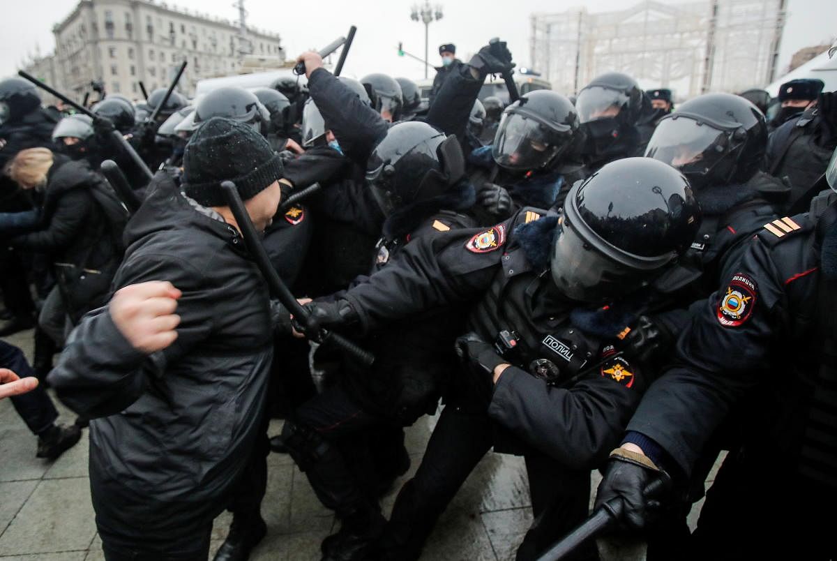 Law enforcement officers clash with participants during a rally in support of jailed Russian opposition leader Alexei Navalny in Moscow, Russia January 23, 2021. Credit: REUTERS