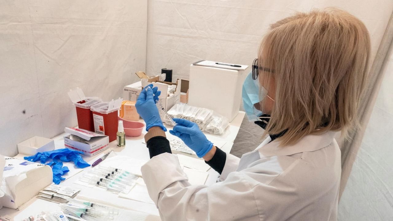 Registered Pharmacist Paula Agoglia fills a dead volume syringe with the Covid-19 vaccine at a pop-up vaccination site in William Reid Apartments in Brooklyn. Credit: Reuters.