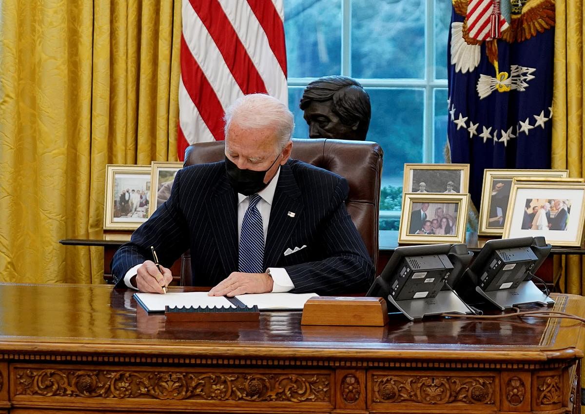 U.S. President Joe Biden signs an exectutive order for transgender people to serve in military as he meets with new U.S. Defense Secretary Lloyd Austin in the Oval Office at the White House in Washington, U.S., January 25, 2021. Credit: REUTERS