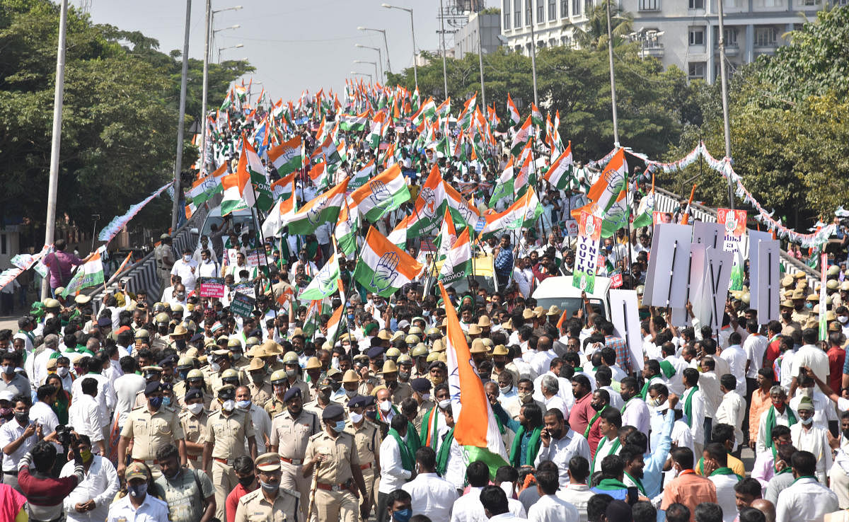 Thousands of Congress and farmers took a protest march regarding opposing three farm laws enacted by the Central government on Sesadri road in Bengaluru on Wednesday. Credit: DH Photo/Janardhan B K