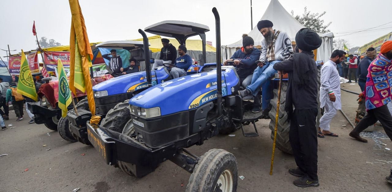 Tractors arrive for farmers at Singhu border during an ongoing protest against the new farm laws, in New Delhi, Sunday, Jan. 24, 2021. Credit: PTI Photo