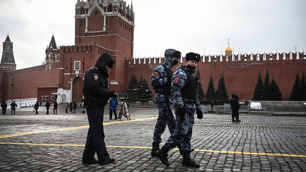 Police officers and the Russian National Guard (Rosgvardia) servicemen patrol on Red Square in central Moscow on January 25, 2021. Credit: AFP Photo